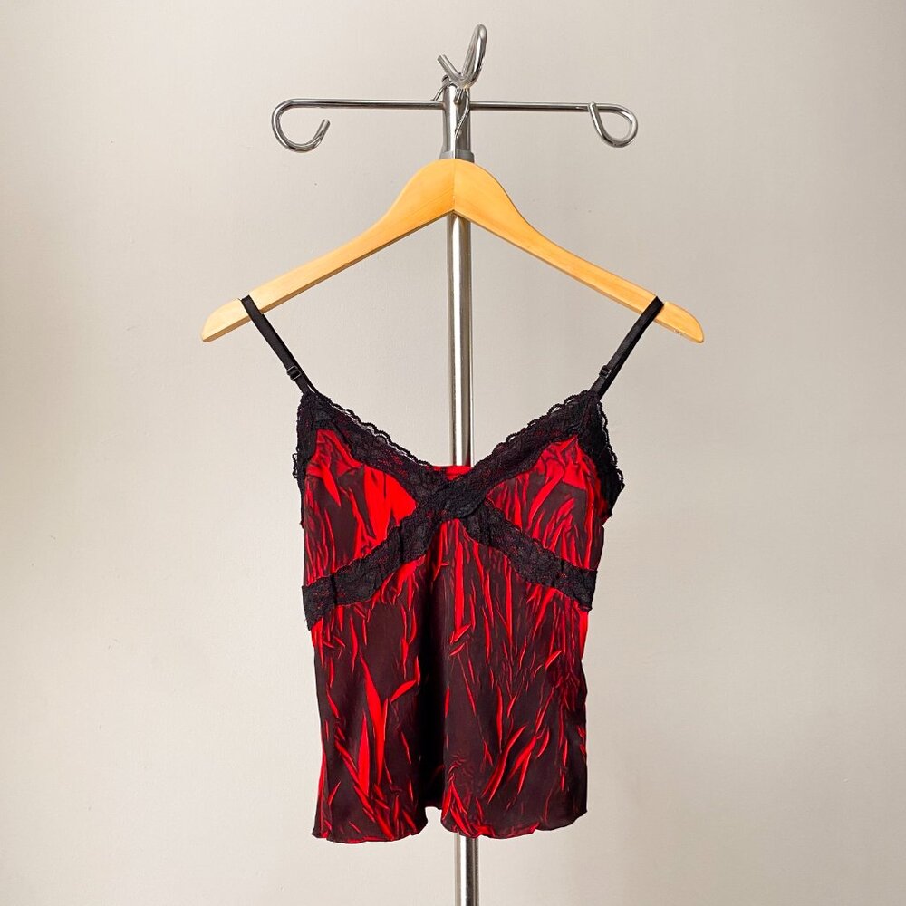 🍂 Y2K Vintage Camisole – Red Flame Print with Lace Trim